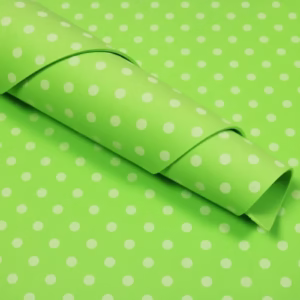 Goma Eva 45×60 cm – CON LUNARES – VERDE CLARO LUNAR BLANCO